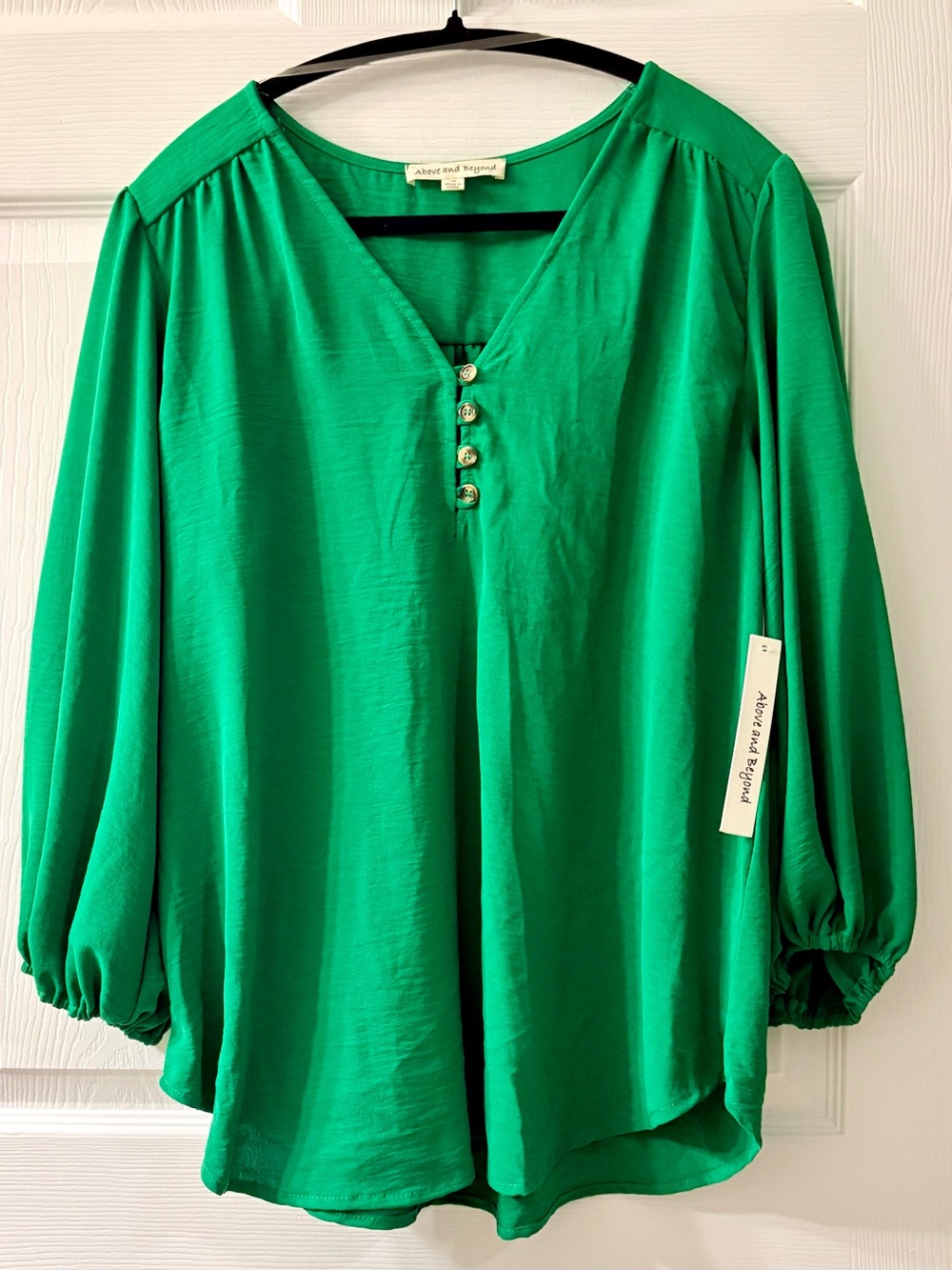 Above & Beyond Green V-Neck Button Blouse size 1X NWT